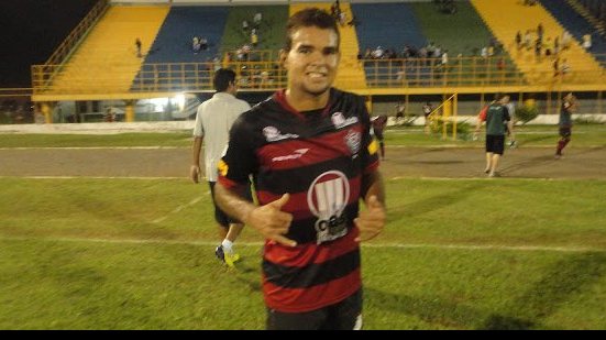 Imagem Destaque do Vitória se assusta com primeira entrevista: &quot;nervoso&quot;