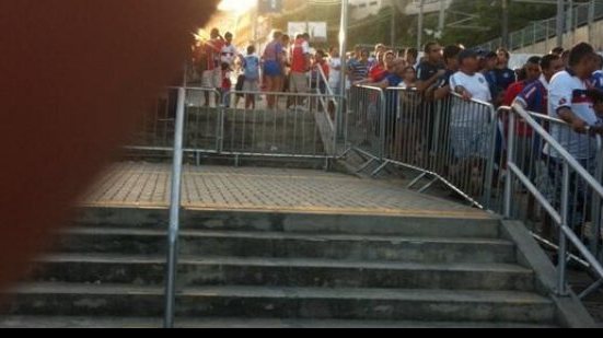 Imagem Torcedores voltam a reclamar de filas nas bilheterias da Arena