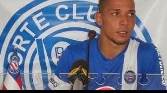 Imagem Jogador do Bahia perde vôo para botar crédito no celular