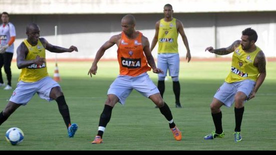 Imagem Vitória pode poupar dois jogadores contra o Confiança