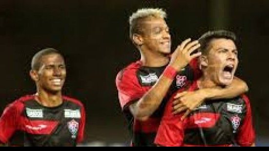 Imagem    Vitória vence e encaminha a classificação para segunda fase