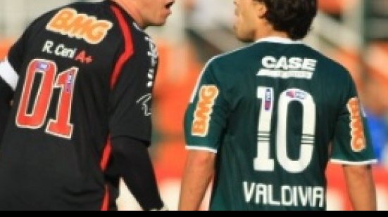 Imagem Goleiro do São Paulo pode ser punido por tentar chutar meia do Palmeiras