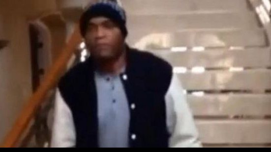 Imagem Um mês após sofrer grave lesão, Anderson Silva anda sem muletas