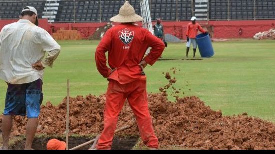Imagem Obras no gramado do Barradão estão a todo vapor. Veja fotos