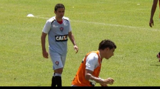 Imagem   Jogadores não relacionados treinaram no Vitória