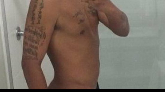 Imagem Perto de estreia, Adriano posta foto e mostra boa forma