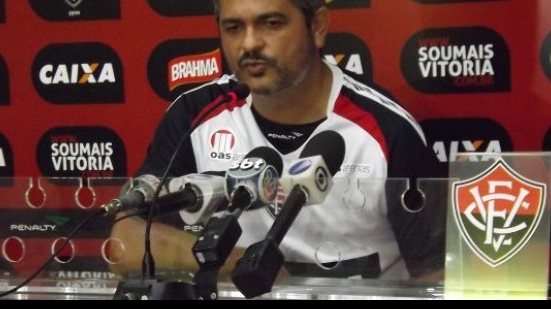 Imagem Ney Franco deixa entrevista coletiva por conta de confusão