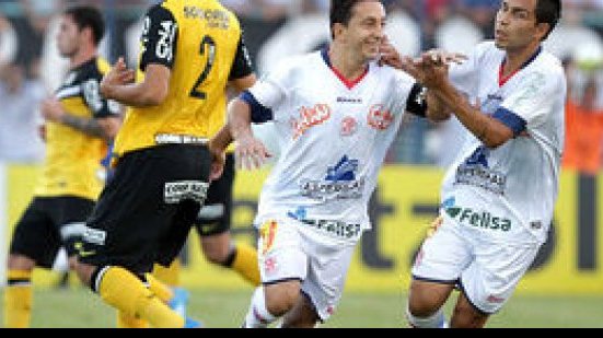 Imagem Ex-Bahia marca, e Penapolense massacra o Santos
