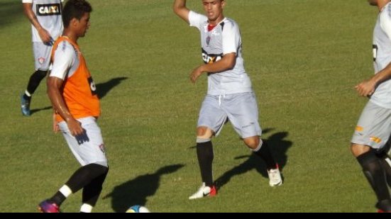 Imagem Vitória se reapresenta e técnico divulga relacionados