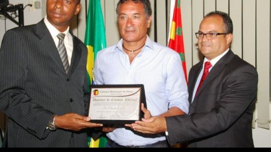 Imagem Ex-zagueiro italiano recebe título de cidadão ilheense