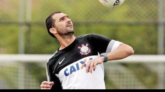 Imagem Queiroz admite negociações avançadas entre Vitória e Danilo