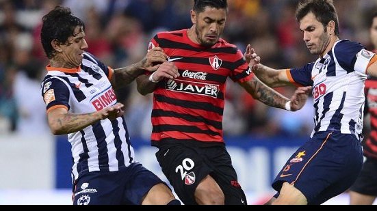 Imagem Victor Ramos comemora vitória em clássico no México