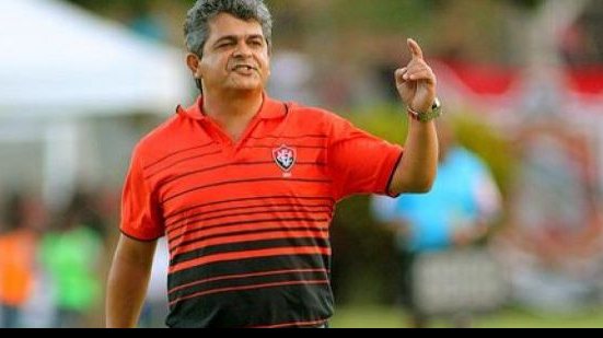Imagem Ney Franco exalta Marquinhos Santos: “vai sair dessa”