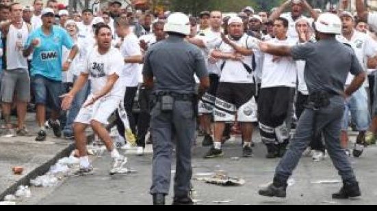 Imagem  Torcedor do Santos morre após ser agredido por são-paulinos