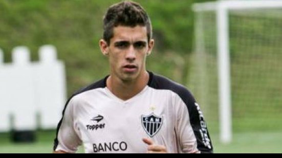Imagem Vitória pode negociar lateral com o Galo e promover retorno