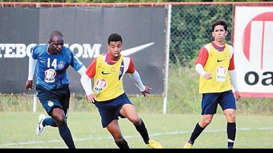 Imagem Jovem da base pode ser o meia de Marquinhos Santos 