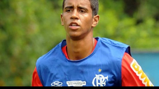 Imagem Ex-Bahia volta a se destacar e pode virar titular no Flamengo