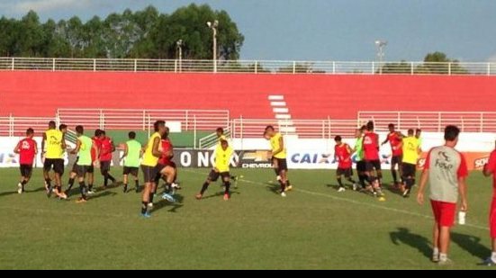 Imagem Reforçado, Serrano antecipa viagem para enfrentar o Vitória