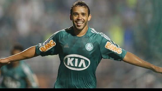 Imagem Volante ex-Palmeiras está próximo do Vitória