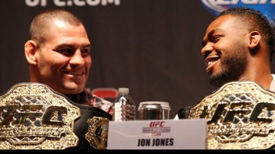 Imagem Jon Jones admite que vai mudar de categoria no UFC