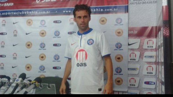 Imagem   Sem problema com número de camisa, Lincoln é apresentado no Fazendão