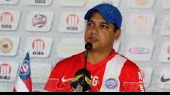 Imagem  Marquinhos Santos confirma meia e lateral no time titular