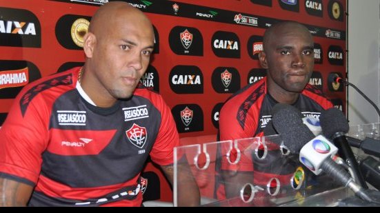 Imagem Souza e Hugo são regularizados e já podem estrear pelo Vitória