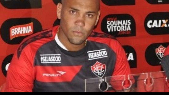 Imagem Souza ‘provoca’ o Bahia: “vermelho e preto tá no sangue”