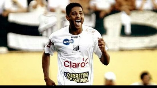 Imagem Atacante especulado no Bahia rescinde com o Bragantino