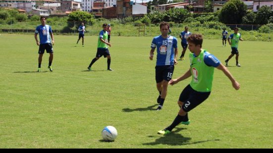 Imagem Sem volante, Marquinhos testa nova formação com Lincoln