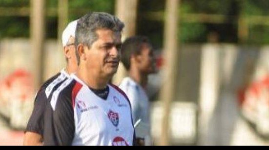 Imagem Ney Franco comemora vantagem nas finais do Baianão