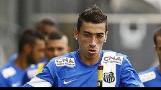 Imagem Com moral, ex-Vitória ganha apelido de craque francês