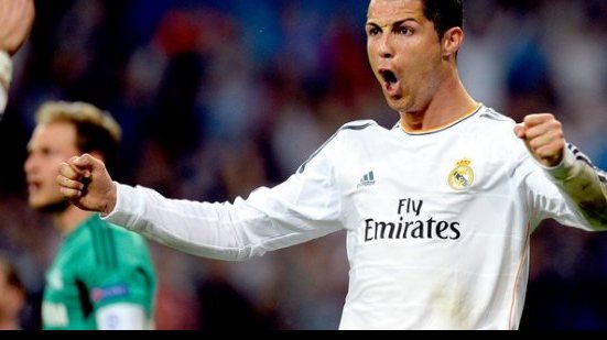 Imagem Com dois de CR7, Real vence o Schalke 04 e avança na Liga