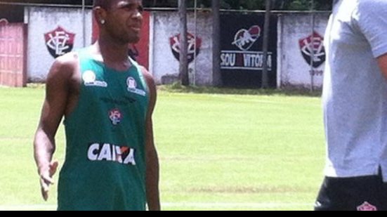 Imagem Willie mostra evolução após cirurgia no joelho