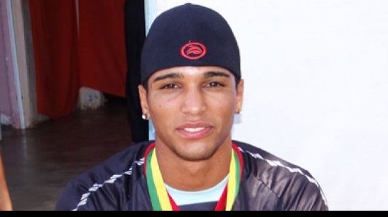 Imagem Com contrato se encerrando, Alan Pinheiro festeja gol marcado 