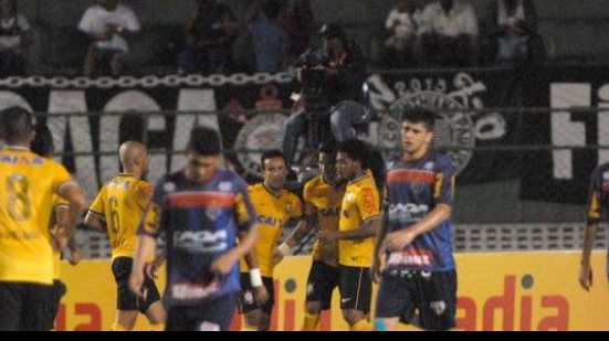Imagem Mano culpa gramado do Joia atuação ruim do Corinthians