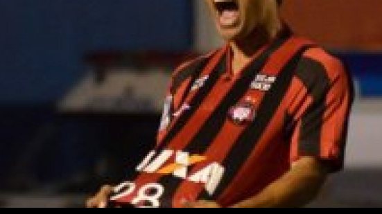 Imagem Furacão vence e Cruzeiro se complica na Libertadores