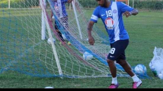 Imagem Ávine volta a treinar com bola e esperanças ressurgem