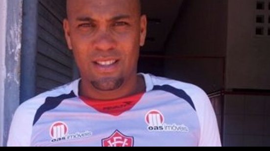 Imagem Souza é relacionado no Vitória pela primeira vez