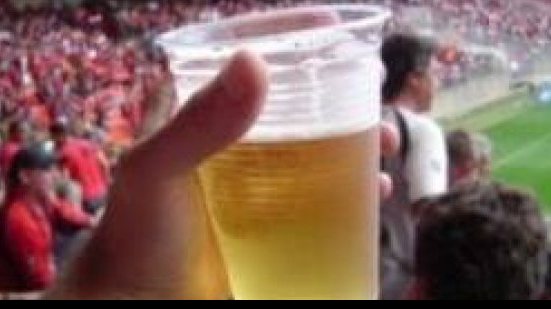 Imagem Aprovada venda de bebidas em estádios com o mesmo teor alcóolico