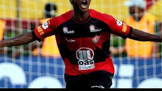 Imagem Vitória tem dificuldade para renovar contrato de atacante titular