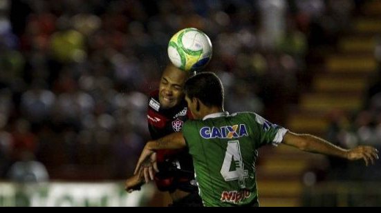 Imagem Após estreia no Vitória, Souza recebe elogios de Ney Franco 