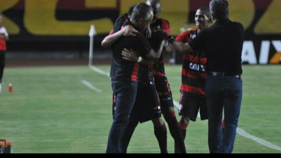 Imagem Vitória volta a jogar bem, atropela o Conquista e confirma BAVI na final