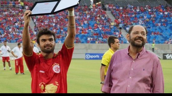 Imagem Arthur Maia ganha placa por golaço no América-RN