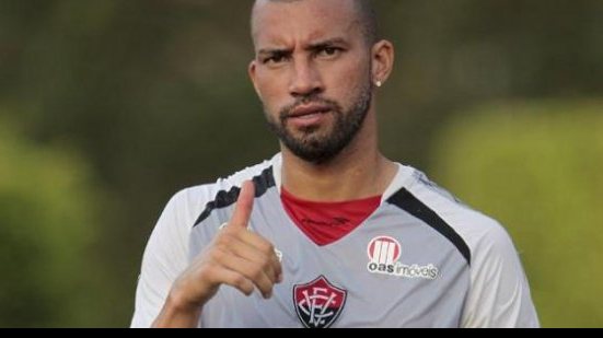 Imagem Vitória tentou repatriar zagueiro Kadu
