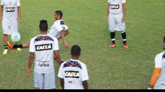 Imagem Sem Dinei, Vitória está relacionado para o BAVI