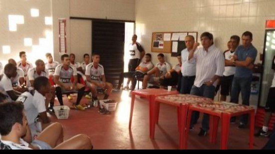 Imagem Em reunião, diretoria do Vitória passa confiança e cobra dedicação