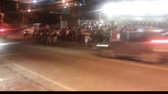 Imagem Torcida do Bahia já forma fila para comprar ingressos na Arena