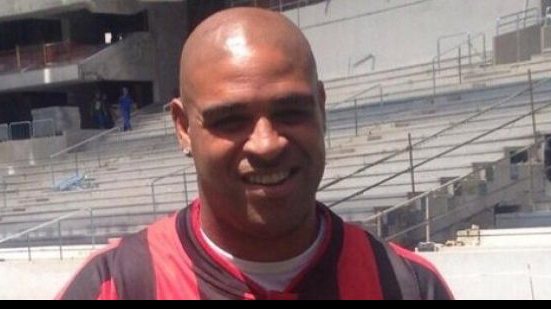 Imagem   Após duas faltas, Atlético-PR confirma rescisão do contrato de Adriano
