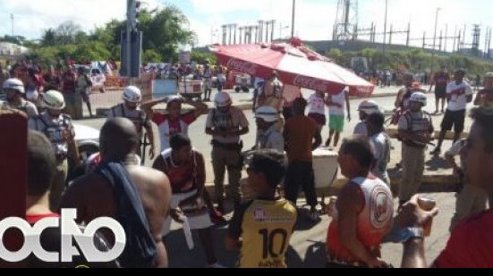 Imagem Pituaçu em guerra: confusão e prisão de torcedores armados marcam início de BAVI